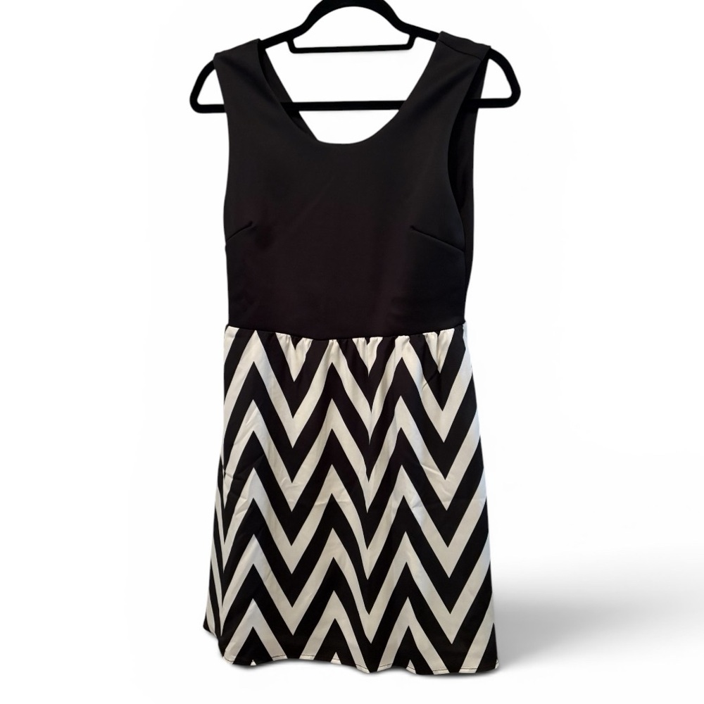 41 Hawthorn Black and White Chevron Midi Dress